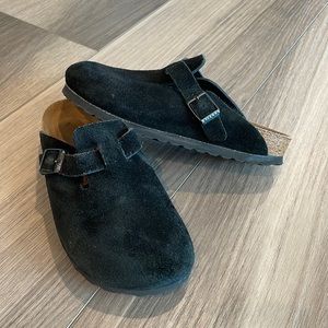 EUC Birkenstock Boston Soft Footbed Suede Clogs